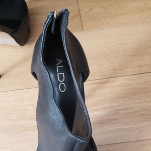 Black shoes high heel